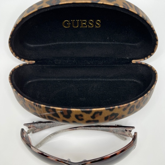 Guess “Leo” Sunglasses
